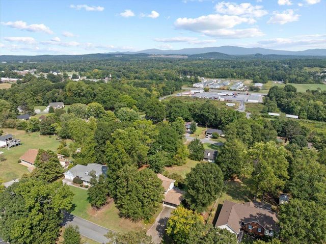 2606 W Hillview Drive, Dalton, GA 30721
