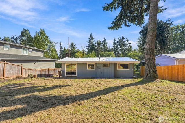 10233 8th Avenue SW, Seattle, WA 98146