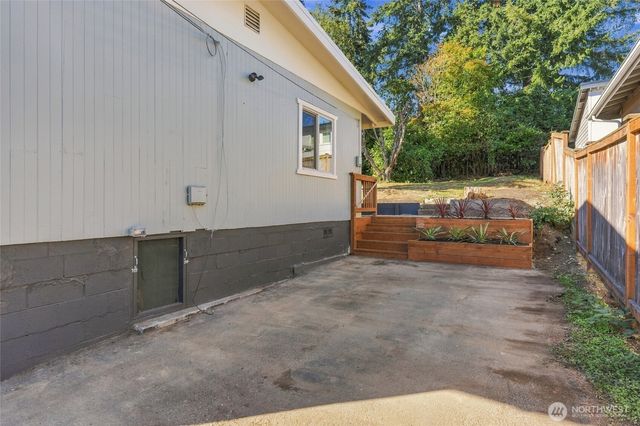 10233 8th Avenue SW, Seattle, WA 98146
