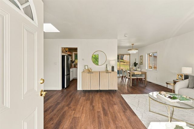 10233 8th Avenue SW, Seattle, WA 98146