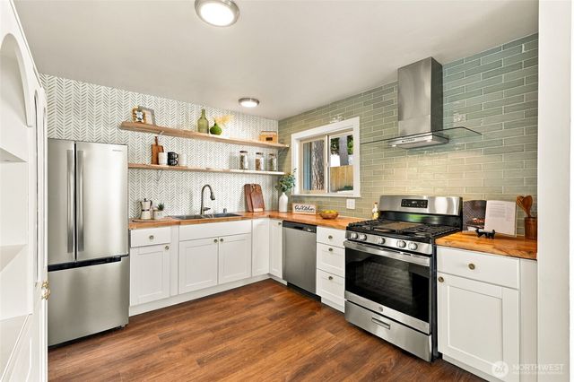 10233 8th Avenue SW, Seattle, WA 98146