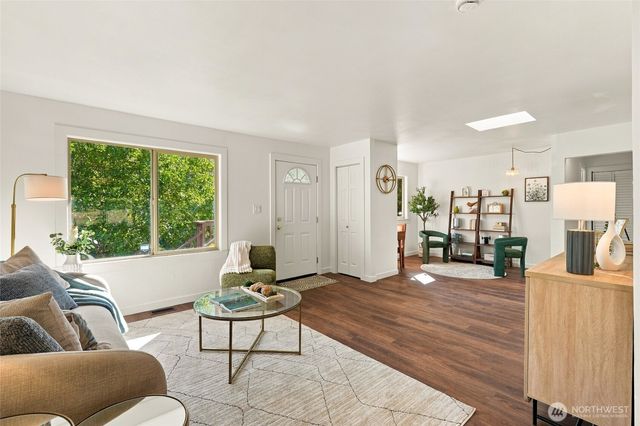 10233 8th Avenue SW, Seattle, WA 98146