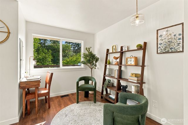 10233 8th Avenue SW, Seattle, WA 98146
