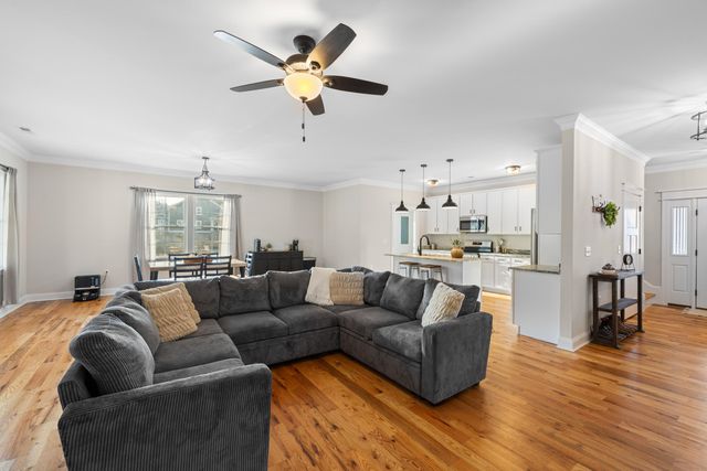 45 ROLLING OAKS DR, Fishersville, VA 22939