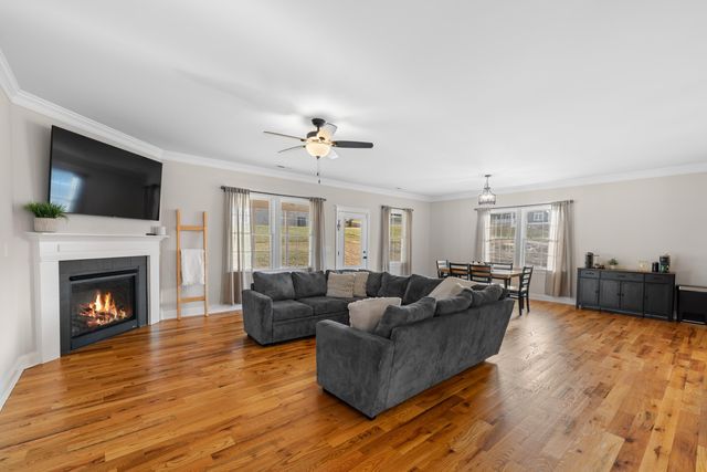 45 ROLLING OAKS DR, Fishersville, VA 22939