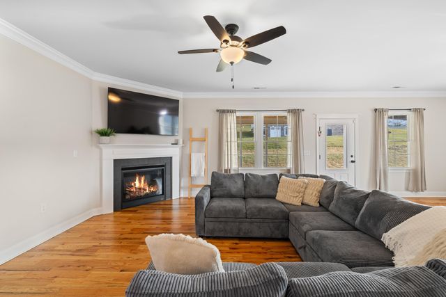 45 ROLLING OAKS DR, Fishersville, VA 22939