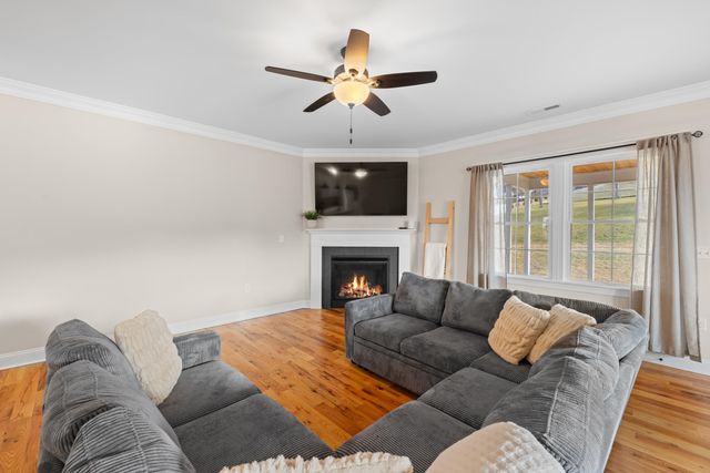 45 ROLLING OAKS DR, Fishersville, VA 22939