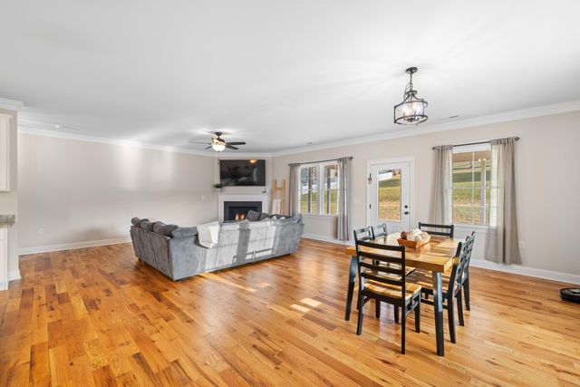 45 ROLLING OAKS DR, Fishersville, VA 22939