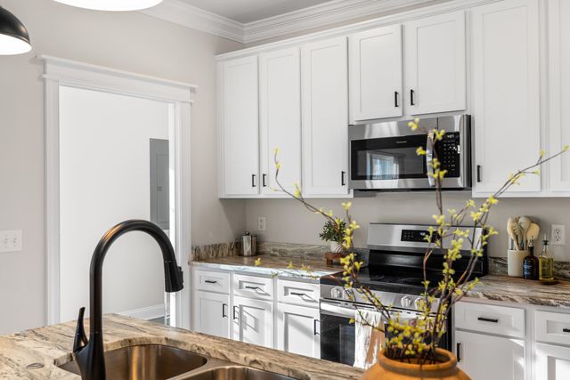 45 ROLLING OAKS DR, Fishersville, VA 22939