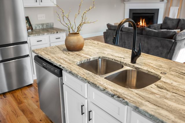 45 ROLLING OAKS DR, Fishersville, VA 22939