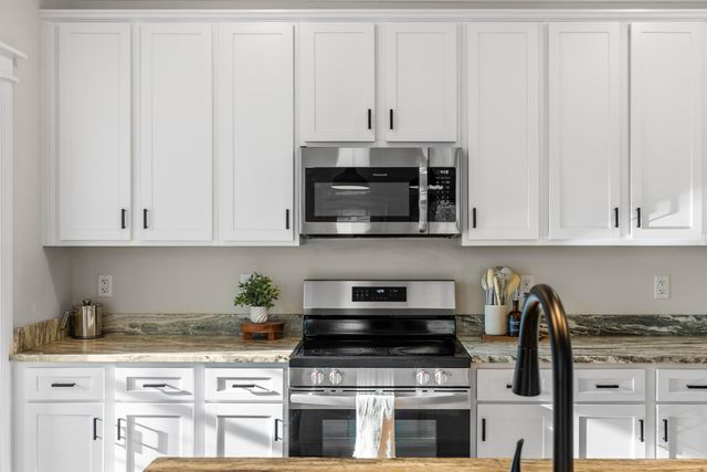 45 ROLLING OAKS DR, Fishersville, VA 22939