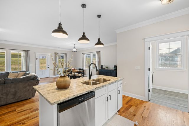 45 ROLLING OAKS DR, Fishersville, VA 22939