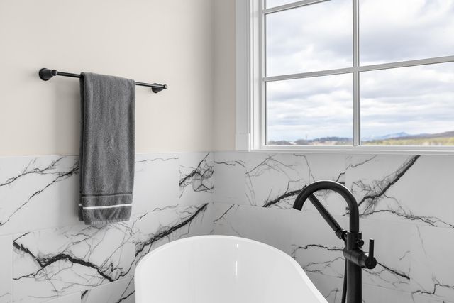 45 ROLLING OAKS DR, Fishersville, VA 22939