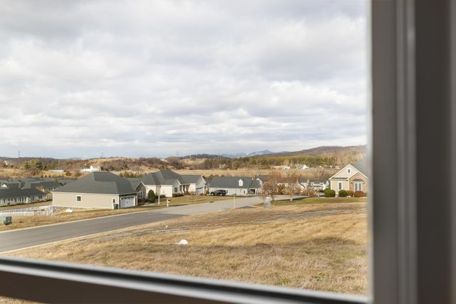 45 ROLLING OAKS DR, Fishersville, VA 22939