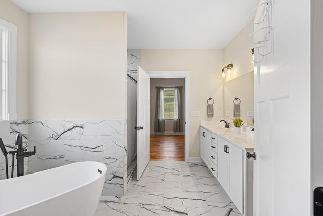 45 ROLLING OAKS DR, Fishersville, VA 22939