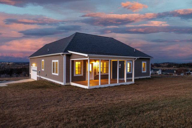 45 ROLLING OAKS DR, Fishersville, VA 22939