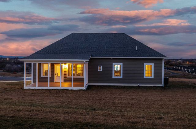 45 ROLLING OAKS DR, Fishersville, VA 22939