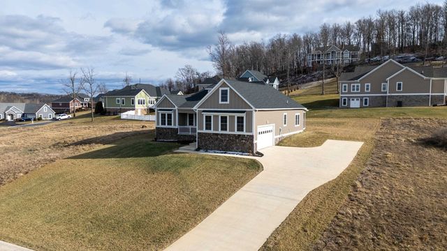 45 ROLLING OAKS DR, Fishersville, VA 22939