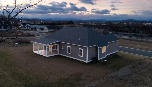 45 ROLLING OAKS DR, Fishersville, VA 22939