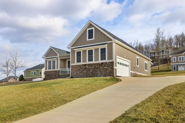 45 ROLLING OAKS DR, Fishersville, VA 22939