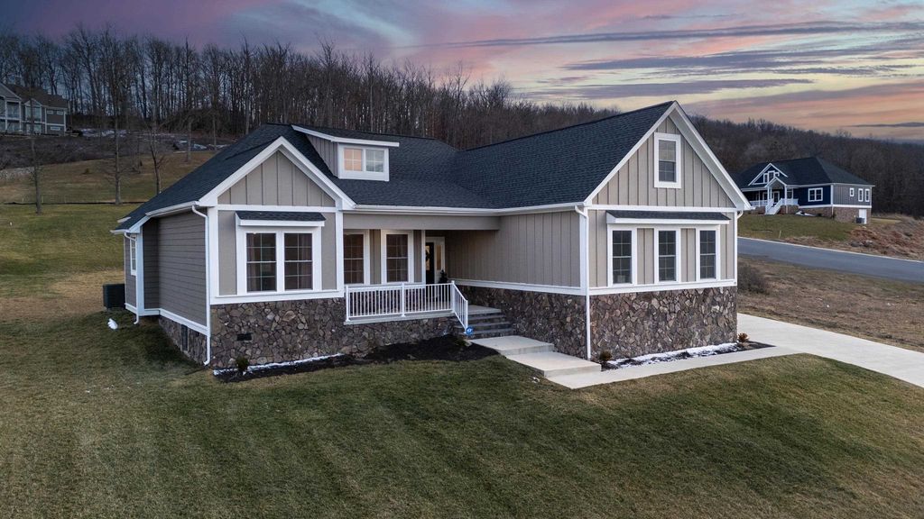 45 ROLLING OAKS DR, Fishersville, VA 22939