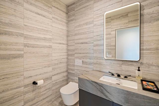 2035 Evergreen, San Diego, CA 92106