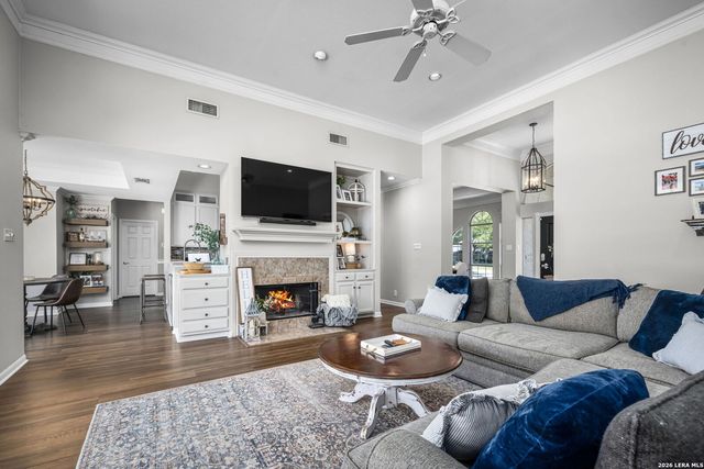 601 WOODLAKE DR, Mcqueeney, TX 78123