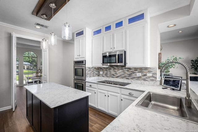 601 WOODLAKE DR, Mcqueeney, TX 78123