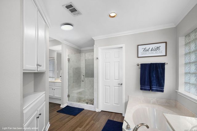 601 WOODLAKE DR, Mcqueeney, TX 78123