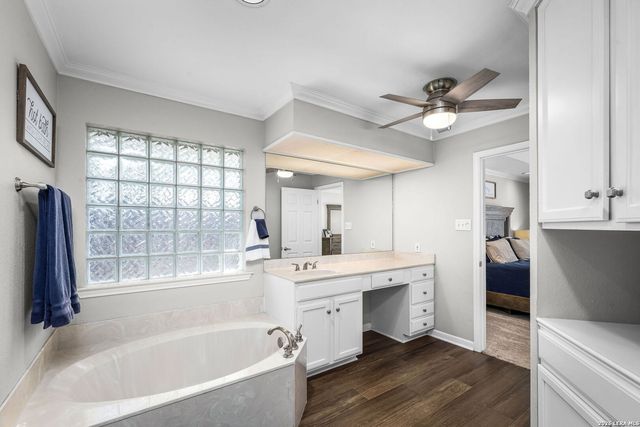 601 WOODLAKE DR, Mcqueeney, TX 78123