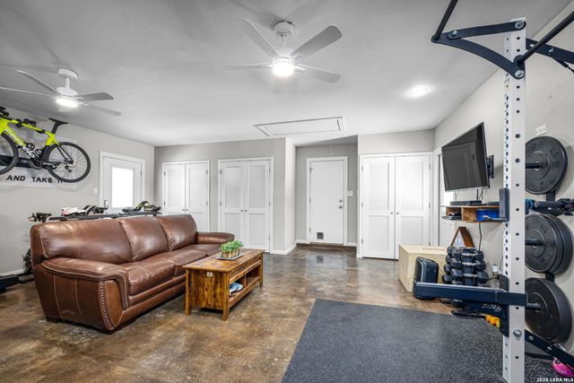 601 WOODLAKE DR, Mcqueeney, TX 78123
