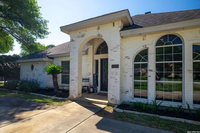 601 WOODLAKE DR, Mcqueeney, TX 78123