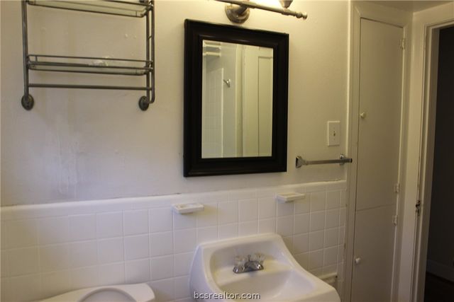 1005 Milner Drive, College Station, TX 77840