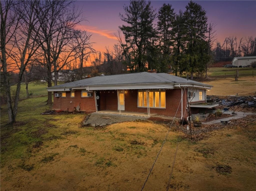 312 Flatwoods Rd, Vanderbilt, PA 15486