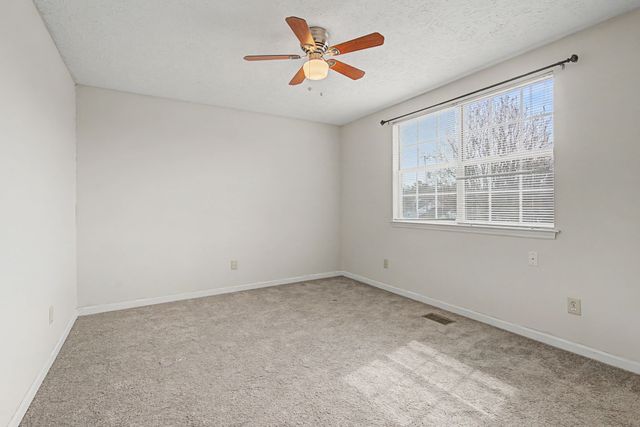 104 Edgehill Ln, Hendersonville, TN 37075