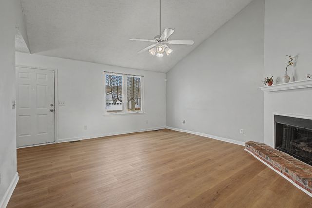 104 Edgehill Ln, Hendersonville, TN 37075