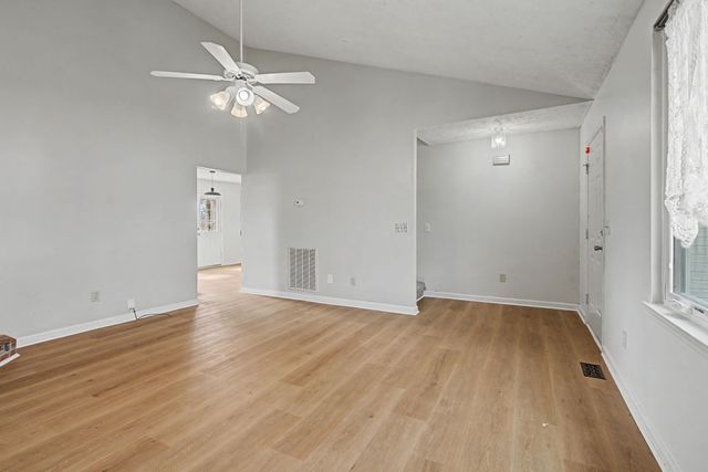 104 Edgehill Ln, Hendersonville, TN 37075