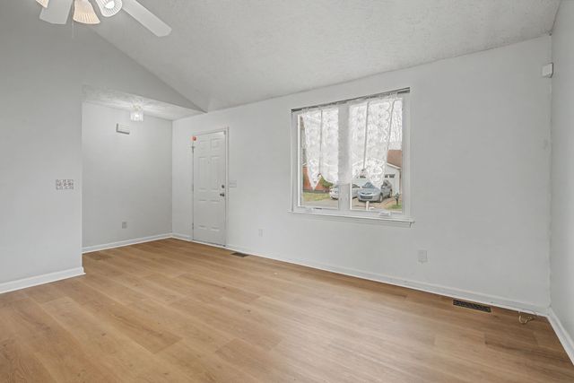 104 Edgehill Ln, Hendersonville, TN 37075