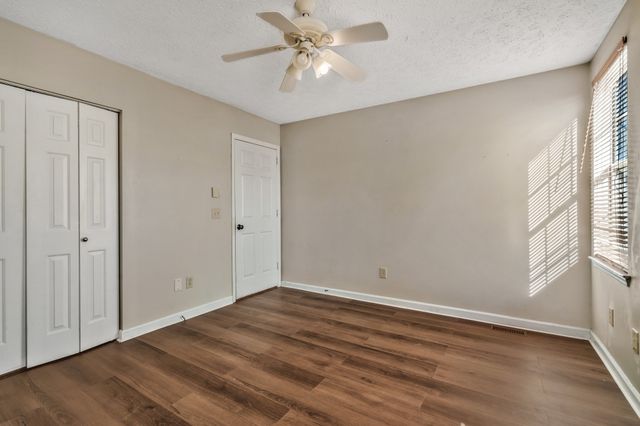 104 Edgehill Ln, Hendersonville, TN 37075