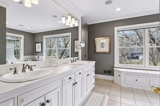 8662 Great Waters Alcove, Eden Prairie, MN 55347