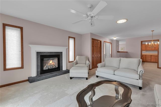 809 Carriage Lane, Lewiston, NY 14092