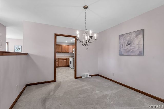 809 Carriage Lane, Lewiston, NY 14092