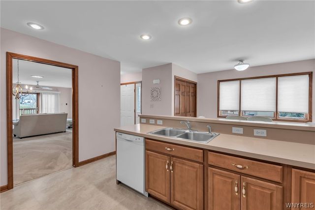 809 Carriage Lane, Lewiston, NY 14092