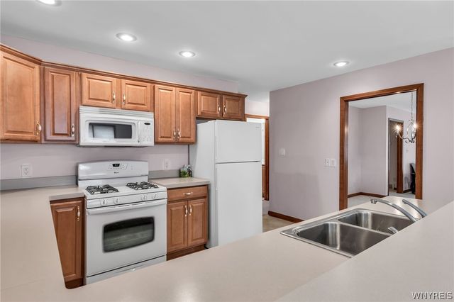 809 Carriage Lane, Lewiston, NY 14092