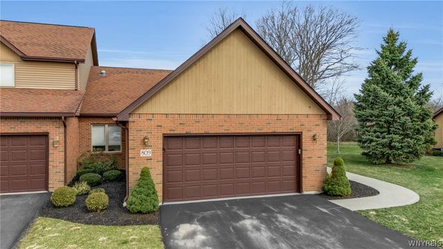 809 Carriage Lane, Lewiston, NY 14092