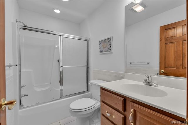 809 Carriage Lane, Lewiston, NY 14092