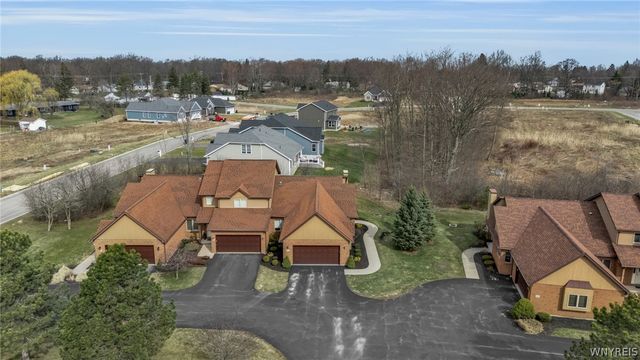 809 Carriage Lane, Lewiston, NY 14092