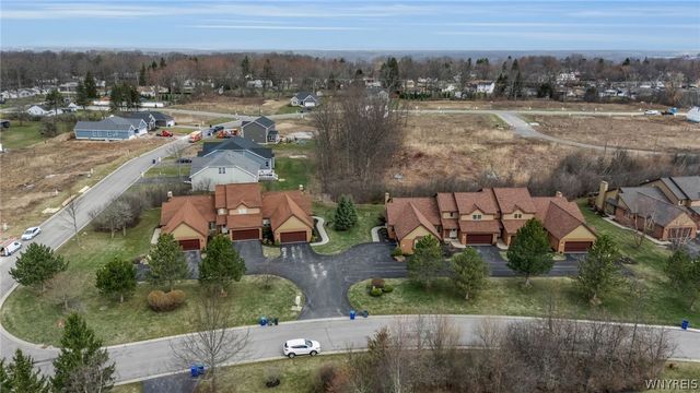 809 Carriage Lane, Lewiston, NY 14092