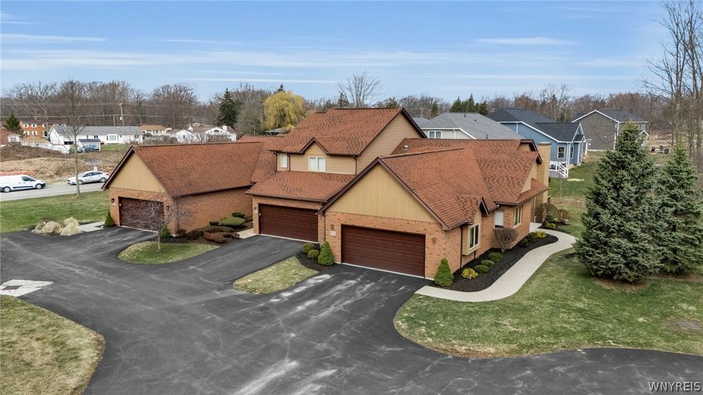 809 Carriage Lane, Lewiston, NY 14092