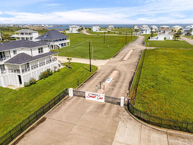 21127 W Sunset Bay Drive, Galveston, TX 77554